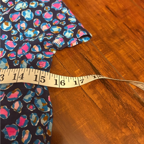 Lilly Pulitzer Etta V-Neck Seabreeze Blue Low Tide Navy Spotted Shirt Size Xxs - Picture 11 of 14